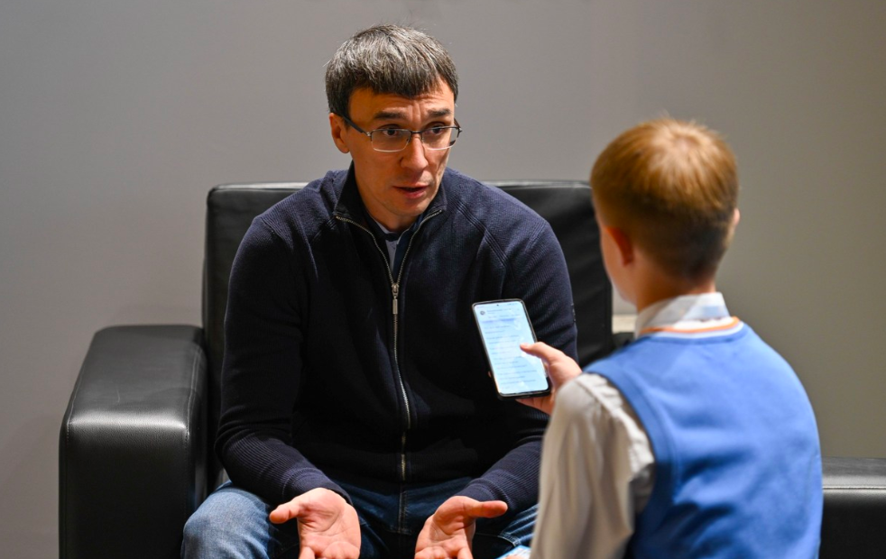 Фото 90 юнкоров, искусственный интеллект и презентация фильма. В Новосибирске завершился форум 